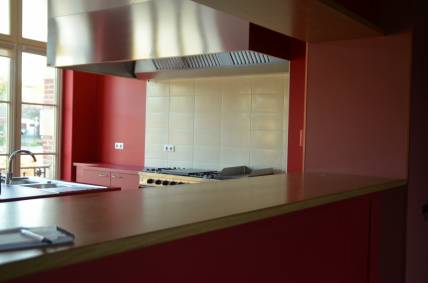 la grande cuisine du gite du prieuré d'Yron