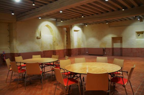 une salle du prieuré, espace culturel pour les artistes en résidence