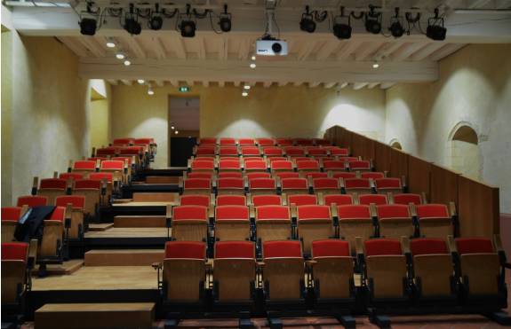 a salle de spectacle de la résidence d'artsites au prieuré d'Yron de Cloyes sur le Loir 28